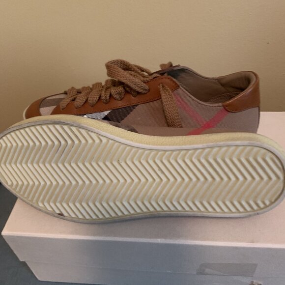 Burberry shoes - Picture 8 of 10